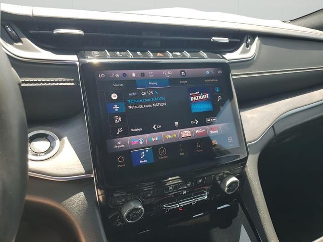 Photo of 2022 Diamond Black Jeep Grand Cherokee L