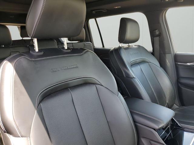 Photo of 2022 Diamond Black Jeep Grand Cherokee L