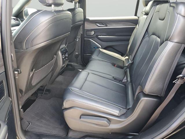 Photo of 2022 Diamond Black Jeep Grand Cherokee L