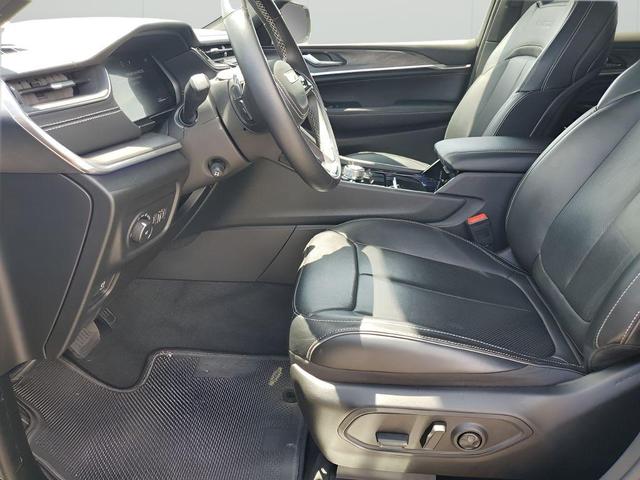 Photo of 2022 Diamond Black Jeep Grand Cherokee L