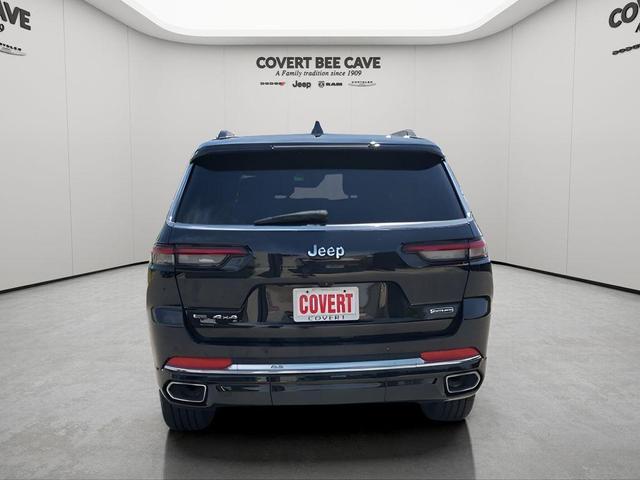 Photo of 2022 Diamond Black Jeep Grand Cherokee L