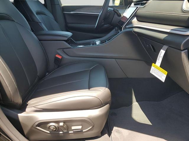 Photo of 2025 Diamond Black Jeep Grand Cherokee L
