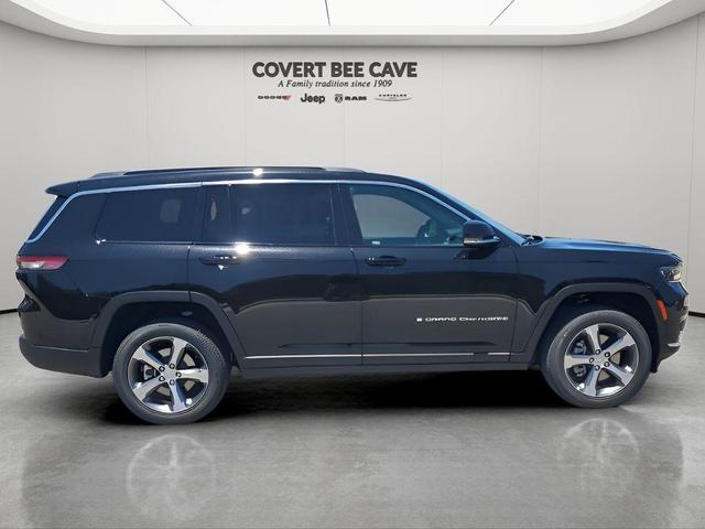 Photo of 2025 Diamond Black Jeep Grand Cherokee L