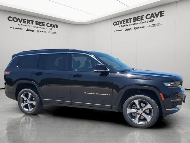 Photo of 2025 Diamond Black Jeep Grand Cherokee L