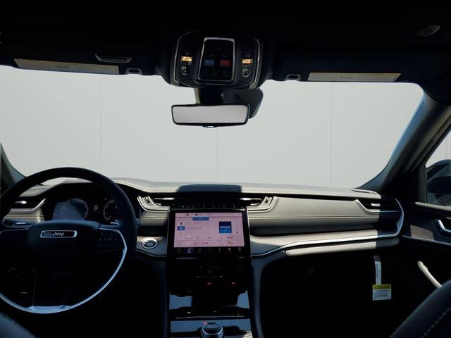 Photo of 2025 Diamond Black Jeep Grand Cherokee L