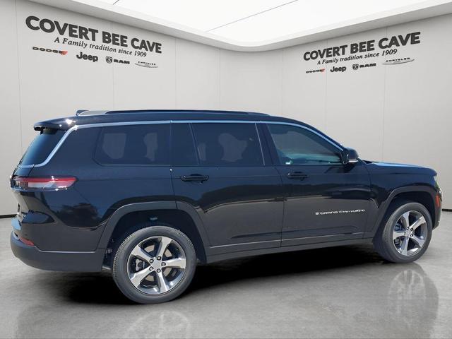 Photo of 2025 Diamond Black Jeep Grand Cherokee L