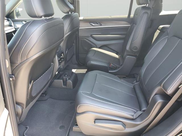 Photo of 2025 Diamond Black Jeep Grand Cherokee L