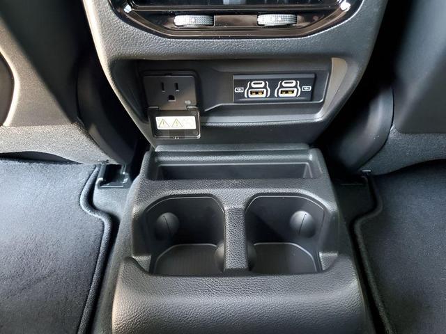 Photo of 2025 Diamond Black Jeep Grand Cherokee L