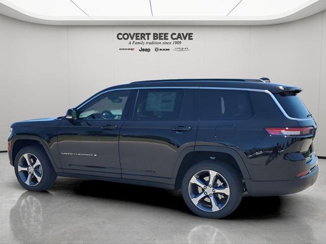 Photo of 2025 Diamond Black Jeep Grand Cherokee L