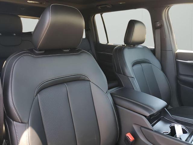 Photo of 2025 Diamond Black Jeep Grand Cherokee L
