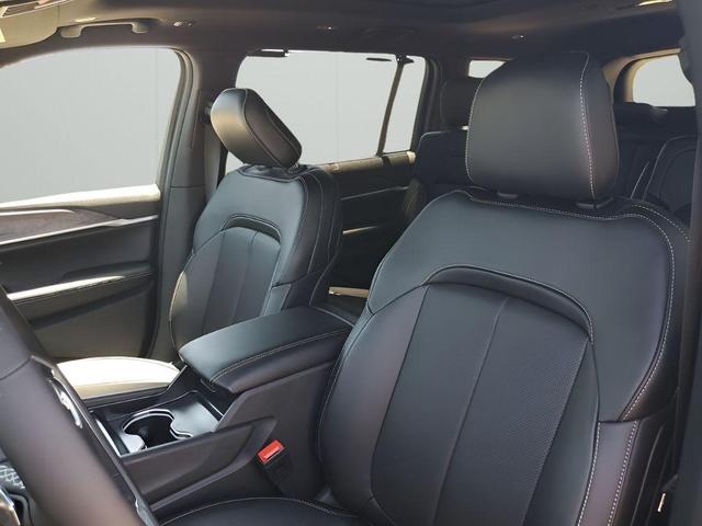 Photo of 2025 Diamond Black Jeep Grand Cherokee L