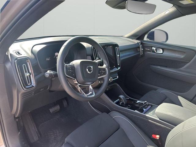 Photo of 2023 Bright Volvo XC40 Recharge Pure Electric