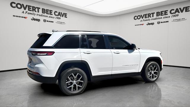 Photo of 2025 Bright White Clearcoat Jeep Grand Cherokee