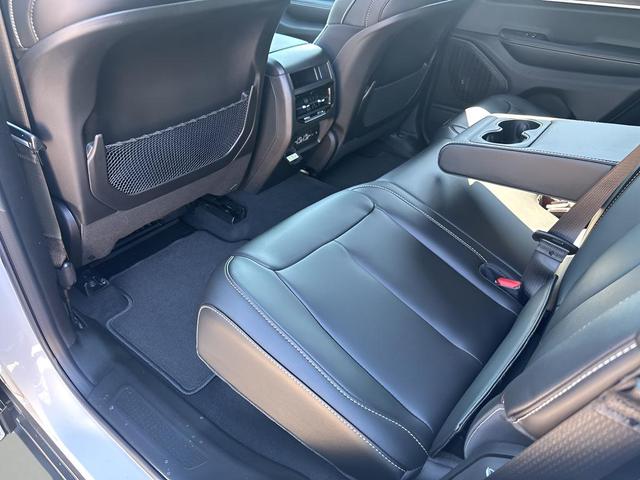 Photo of 2025 Bright White Clearcoat Jeep Grand Cherokee