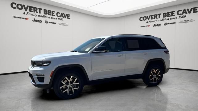 Photo of 2025 Bright White Clearcoat Jeep Grand Cherokee
