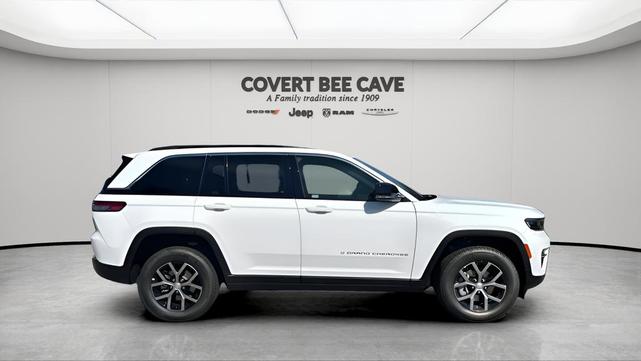 Photo of 2025 Bright White Clearcoat Jeep Grand Cherokee
