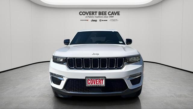 Photo of 2025 Bright White Clearcoat Jeep Grand Cherokee