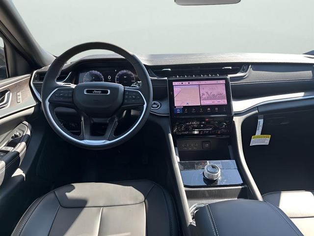 Photo of 2025 Bright White Clearcoat Jeep Grand Cherokee