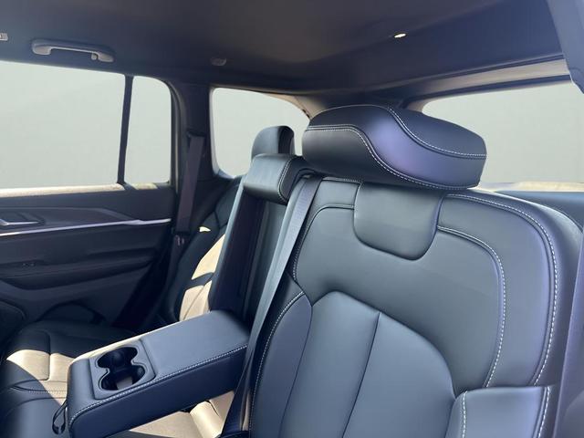 Photo of 2025 Bright White Clearcoat Jeep Grand Cherokee