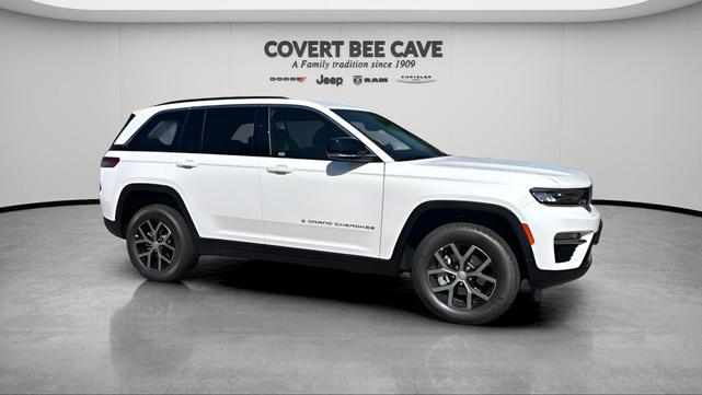 Photo of 2025 Bright White Clearcoat Jeep Grand Cherokee