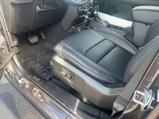 Photo of 2025 Granite Crystal Clearcoat Metallic Jeep Wrangler