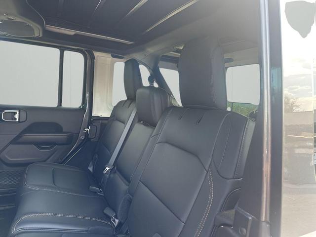 Photo of 2025 Granite Crystal Clearcoat Metallic Jeep Wrangler