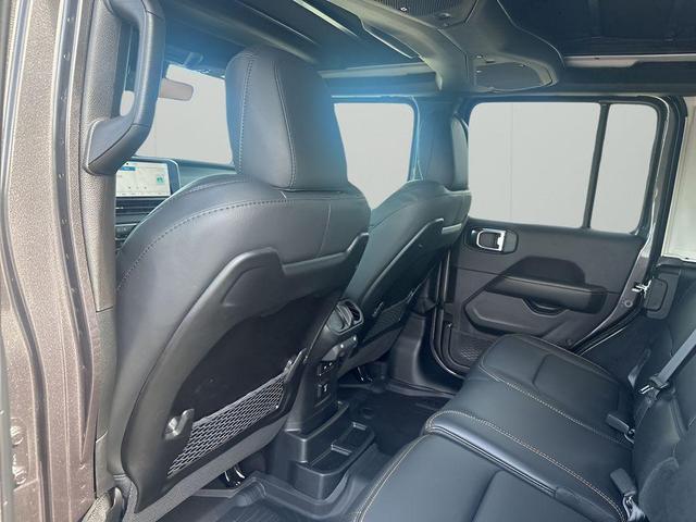 Photo of 2025 Granite Crystal Clearcoat Metallic Jeep Wrangler