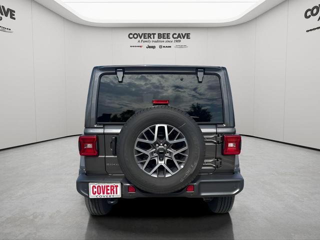 Photo of 2025 Granite Crystal Clearcoat Metallic Jeep Wrangler