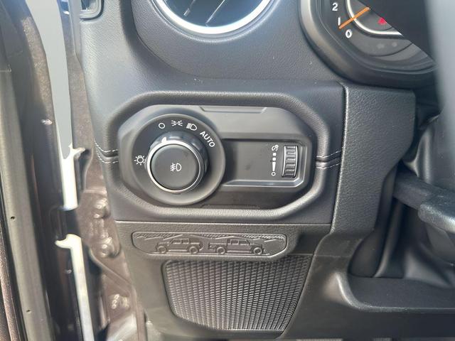 Photo of 2025 Granite Crystal Clearcoat Metallic Jeep Wrangler