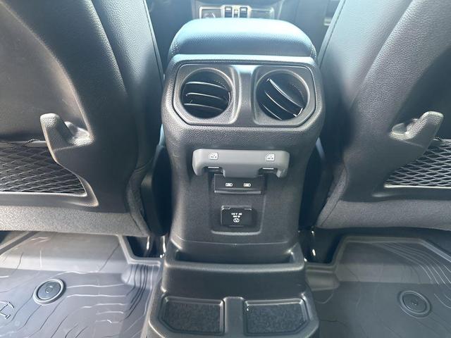 Photo of 2025 Granite Crystal Clearcoat Metallic Jeep Wrangler