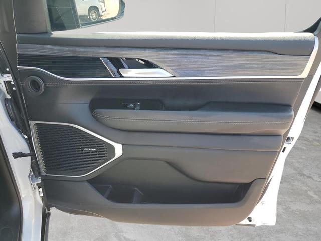 Photo of 2024 Bright White Clearcoat Jeep Wagoneer L
