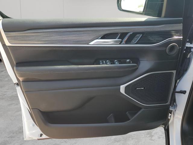 Photo of 2024 Bright White Clearcoat Jeep Wagoneer L