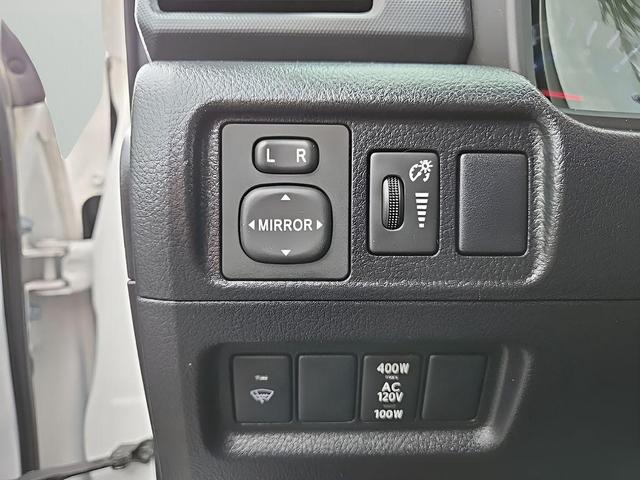 Photo of 2018 Super White Toyota 4Runner