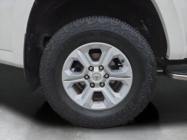 Photo of 2018 Super White Toyota 4Runner