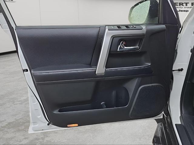 Photo of 2018 Super White Toyota 4Runner