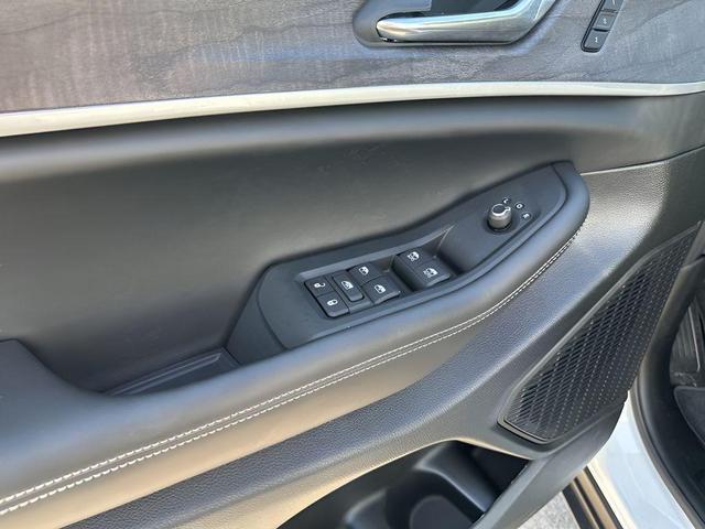 Photo of 2025 Bright White Clearcoat Jeep Grand Cherokee L