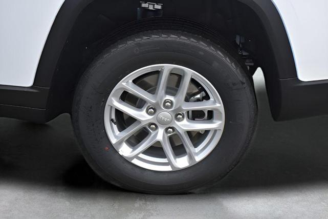 Photo of 2025 Bright White Clearcoat Jeep Grand Cherokee L
