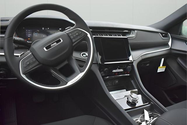 Photo of 2025 Bright White Clearcoat Jeep Grand Cherokee L