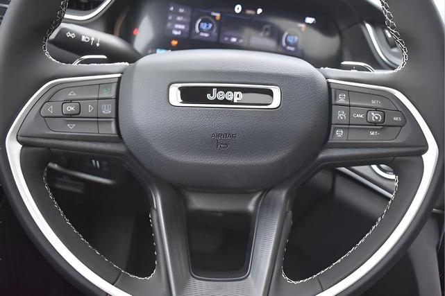 Photo of 2025 Bright White Clearcoat Jeep Grand Cherokee L
