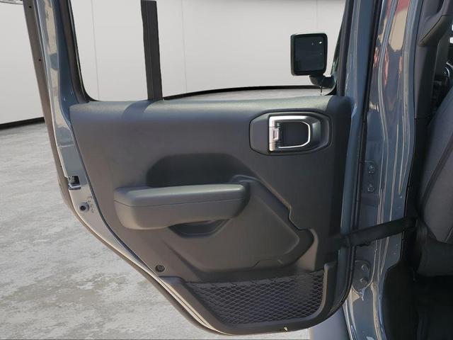 Photo of 2025 Anvil Clearcoat Jeep Wrangler