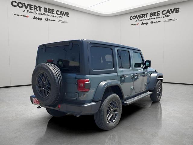 Photo of 2025 Anvil Clearcoat Jeep Wrangler