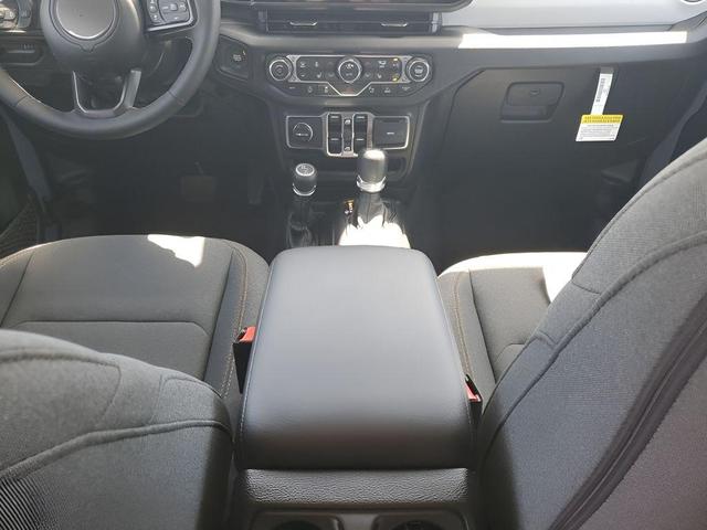Photo of 2025 Anvil Clearcoat Jeep Wrangler