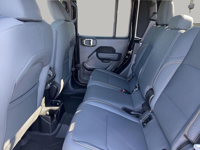 Photo of 2025 Black Clearcoat Jeep Gladiator