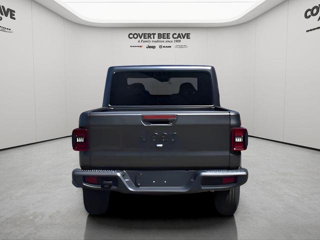 Photo of 2025 Granite Crystal Clearcoat Metallic Jeep Gladiator