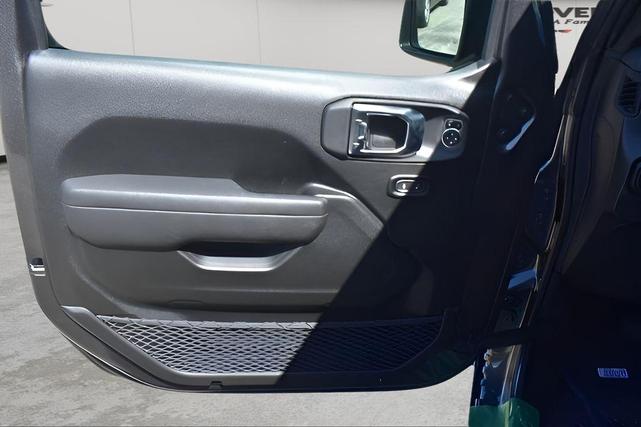 Photo of 2025 Granite Crystal Clearcoat Metallic Jeep Gladiator
