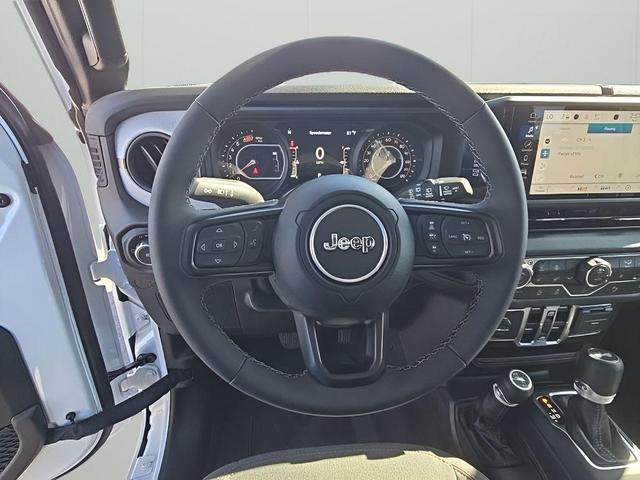 Photo of 2025 Bright White Clearcoat Jeep Wrangler