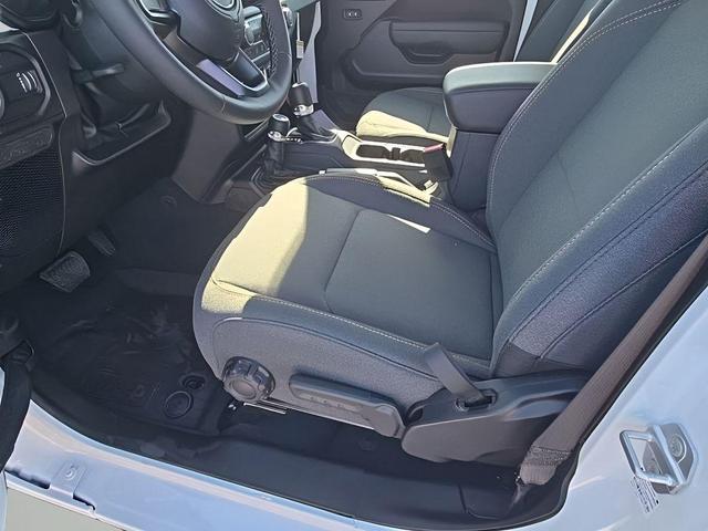 Photo of 2025 Bright White Clearcoat Jeep Wrangler