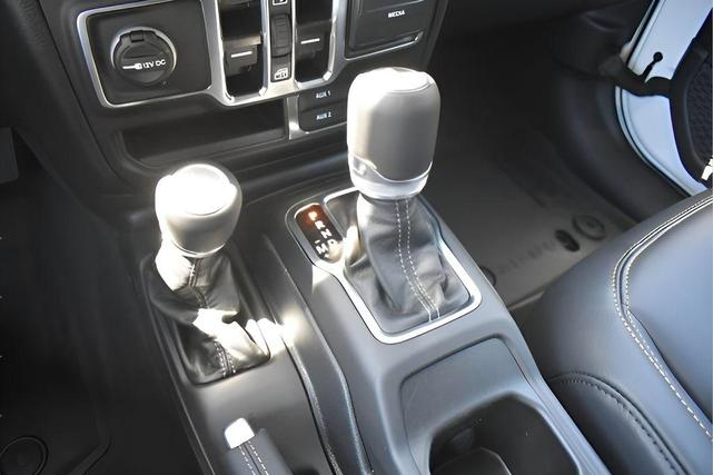 Photo of 2025 Bright White Clearcoat Jeep Wrangler