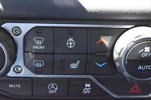 Photo of 2025 Bright White Clearcoat Jeep Wrangler