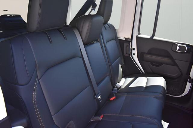 Photo of 2025 Bright White Clearcoat Jeep Wrangler